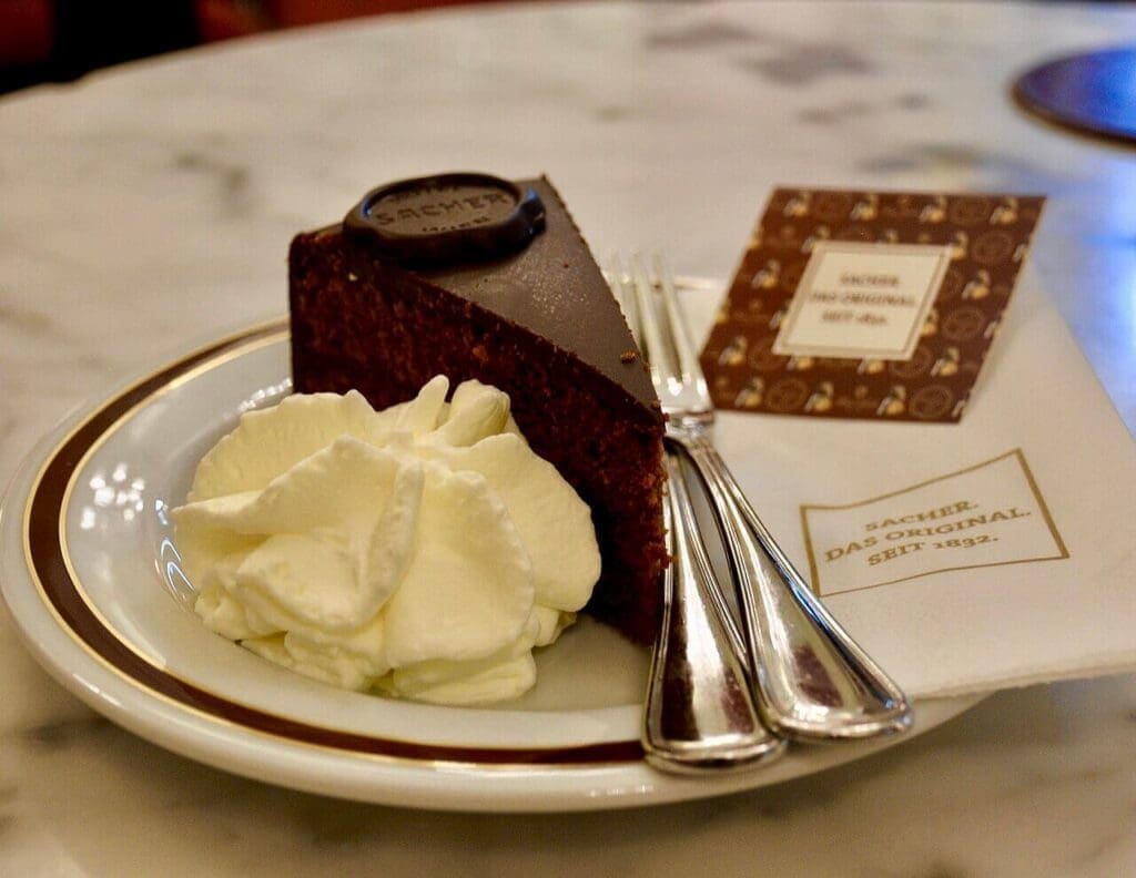 Sachertorte_in_Vienna